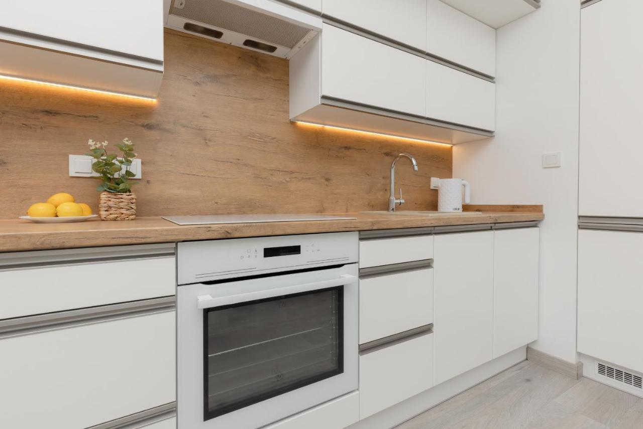 Cozy Apartment With Parking Bakalarska By Noclegi Renters Warschau Buitenkant foto