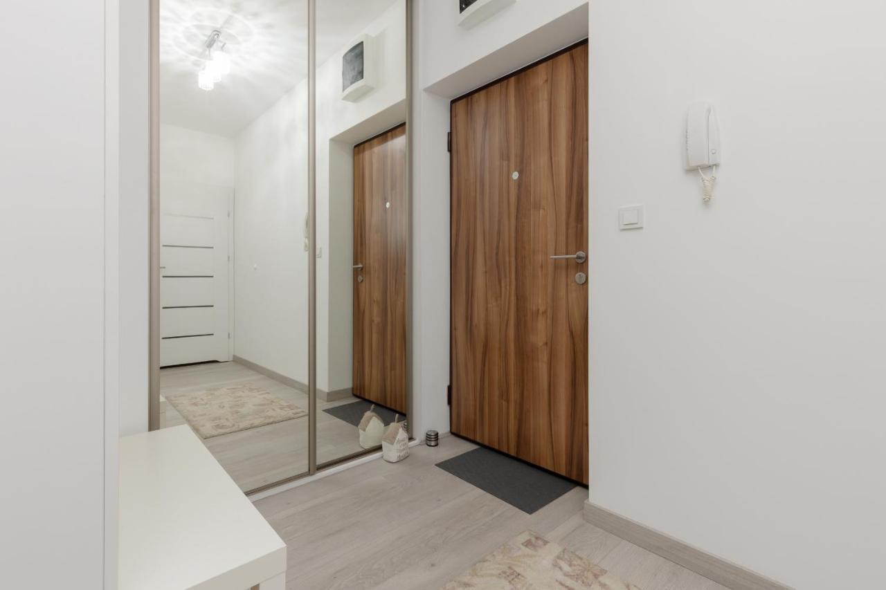Cozy Apartment With Parking Bakalarska By Noclegi Renters Warschau Buitenkant foto