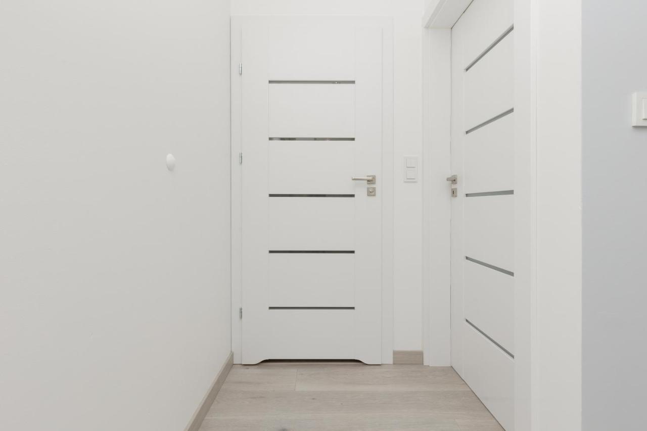 Cozy Apartment With Parking Bakalarska By Noclegi Renters Warschau Buitenkant foto