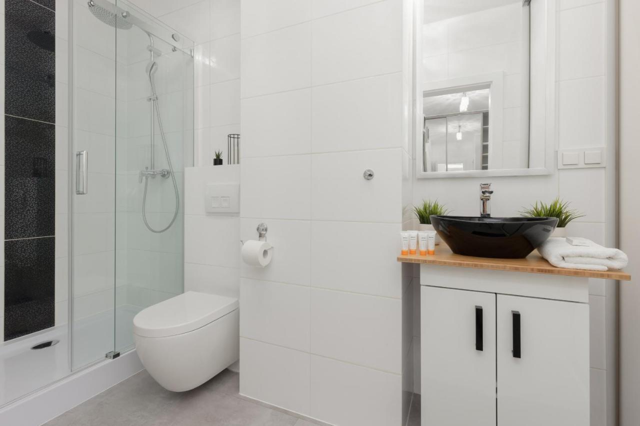 Cozy Apartment With Parking Bakalarska By Noclegi Renters Warschau Buitenkant foto
